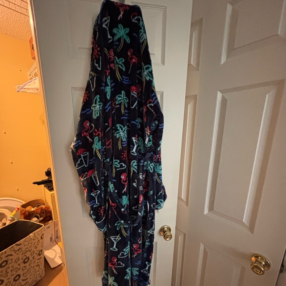 Chubbies Robe - Picture 2 of 2